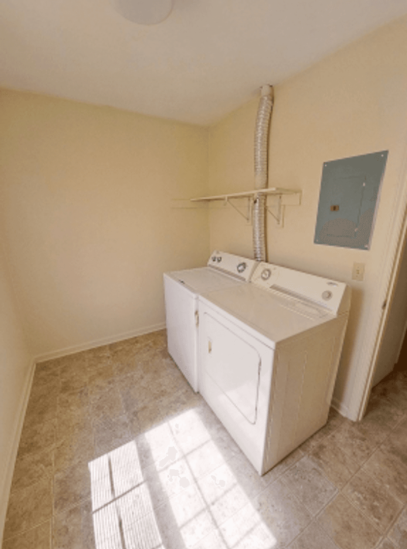Radford Apartment: 1102 Downey Street