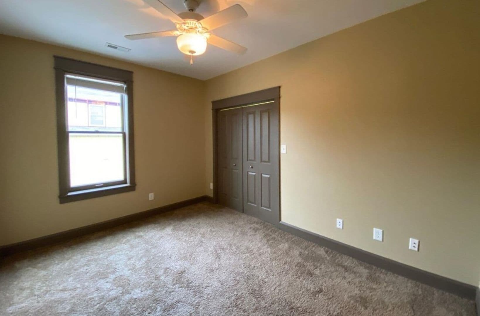 Bloomington Apartment: 581 E Hillside Dr