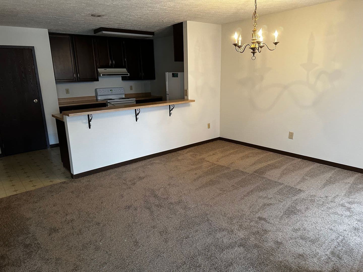 Bloomington House: 631 E Waterloo Court