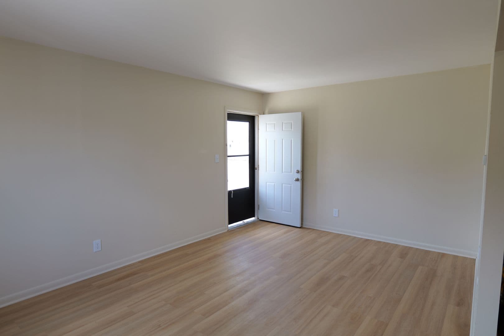 Shelbyville Apartment: 523 Miller Ave