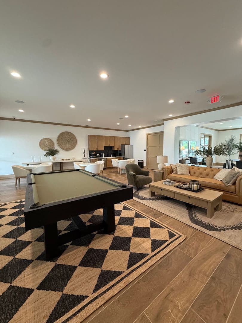 Lafayette Apartment: 3210-3243 Peninsula Pointe Circle W