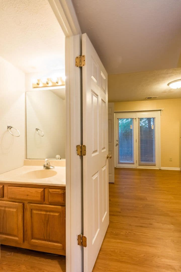 Bloomington Townhome: 702 E Sherwood Hills Dr