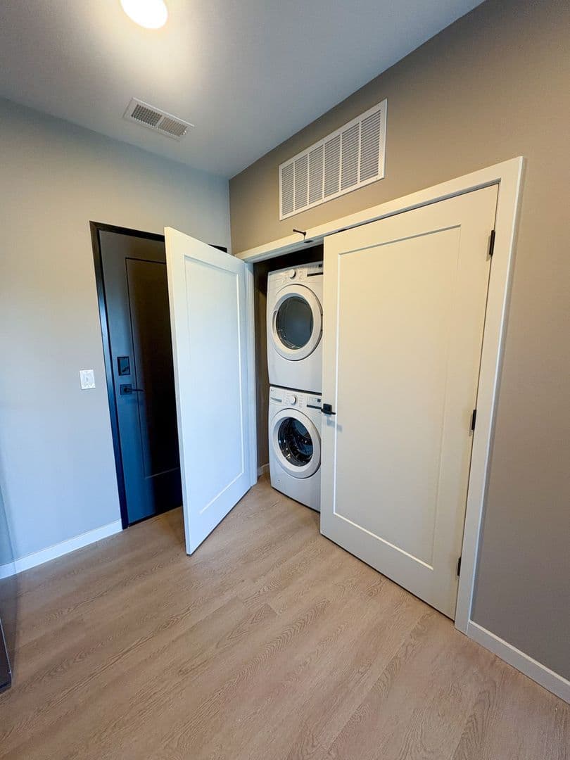 West Lafayette Apartment: 2555-2575 Neil Armstrong Dr