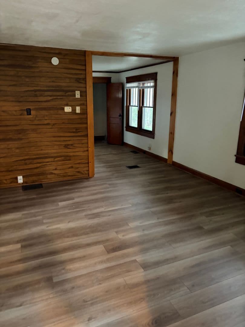 Bloomington House: 414 E Hillside Drive