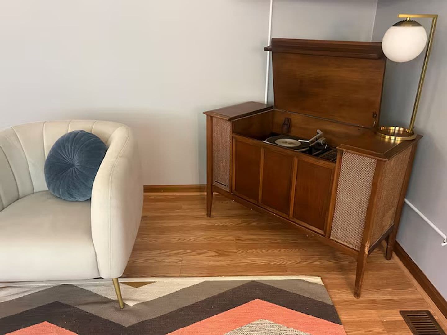 Bloomington Apartment: 401 W Clear Creek