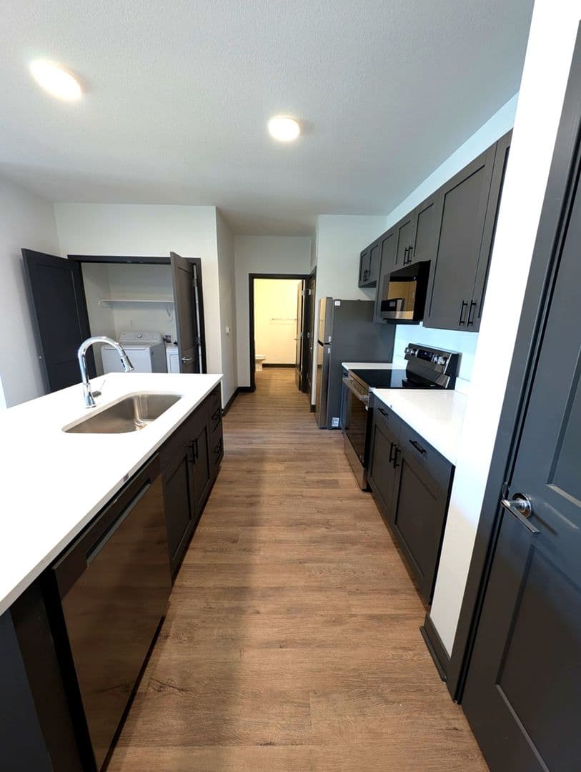 Lafayette Apartment: 3210-3243 Peninsula Pointe Circle W