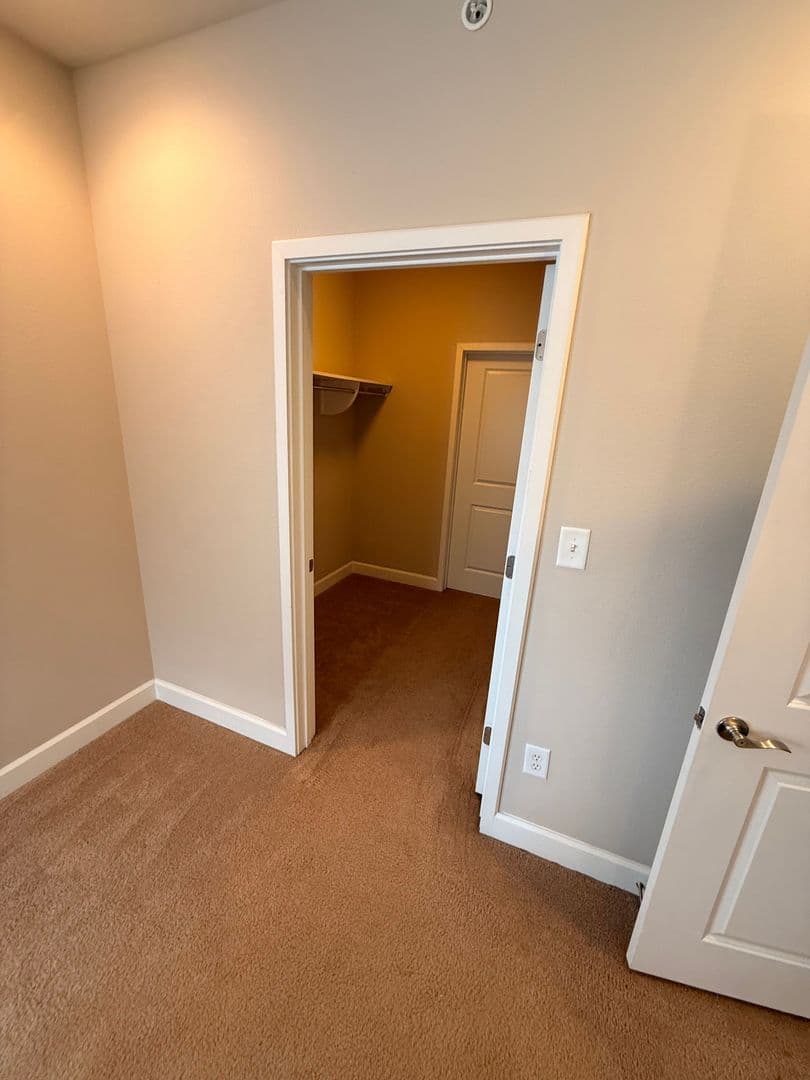 Bloomington Apartment: 609 S Henderson St.