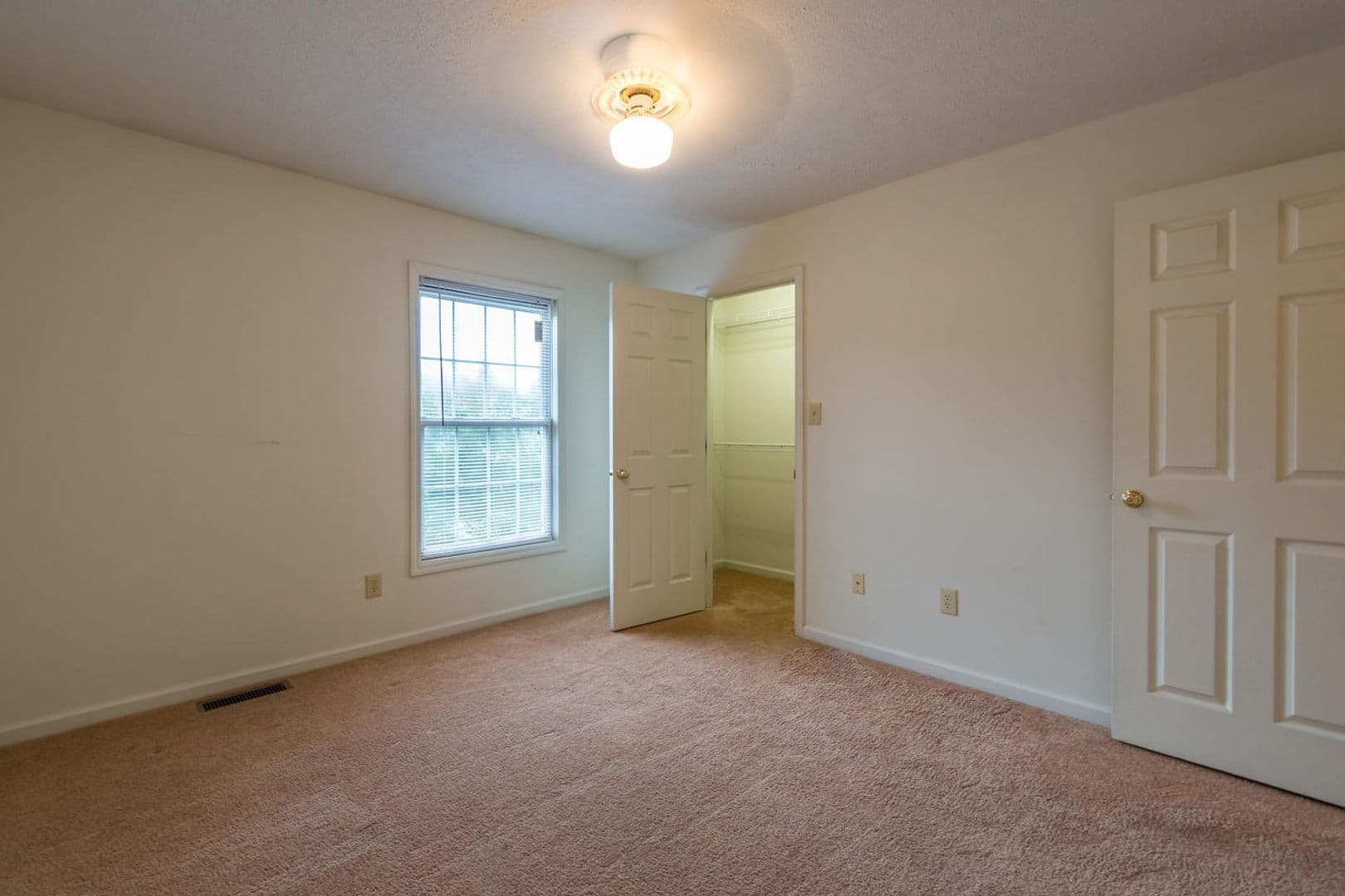 Bloomington Townhome: 730 E Sherwood Hills Dr