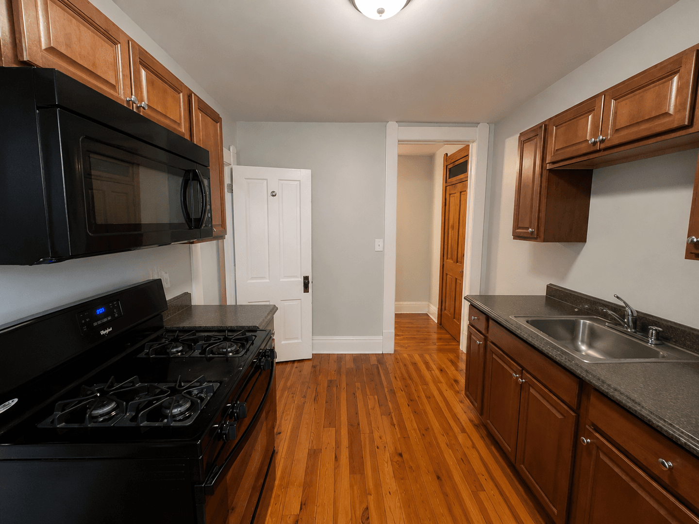 Lafayette Apartment: 320 Alabama Street