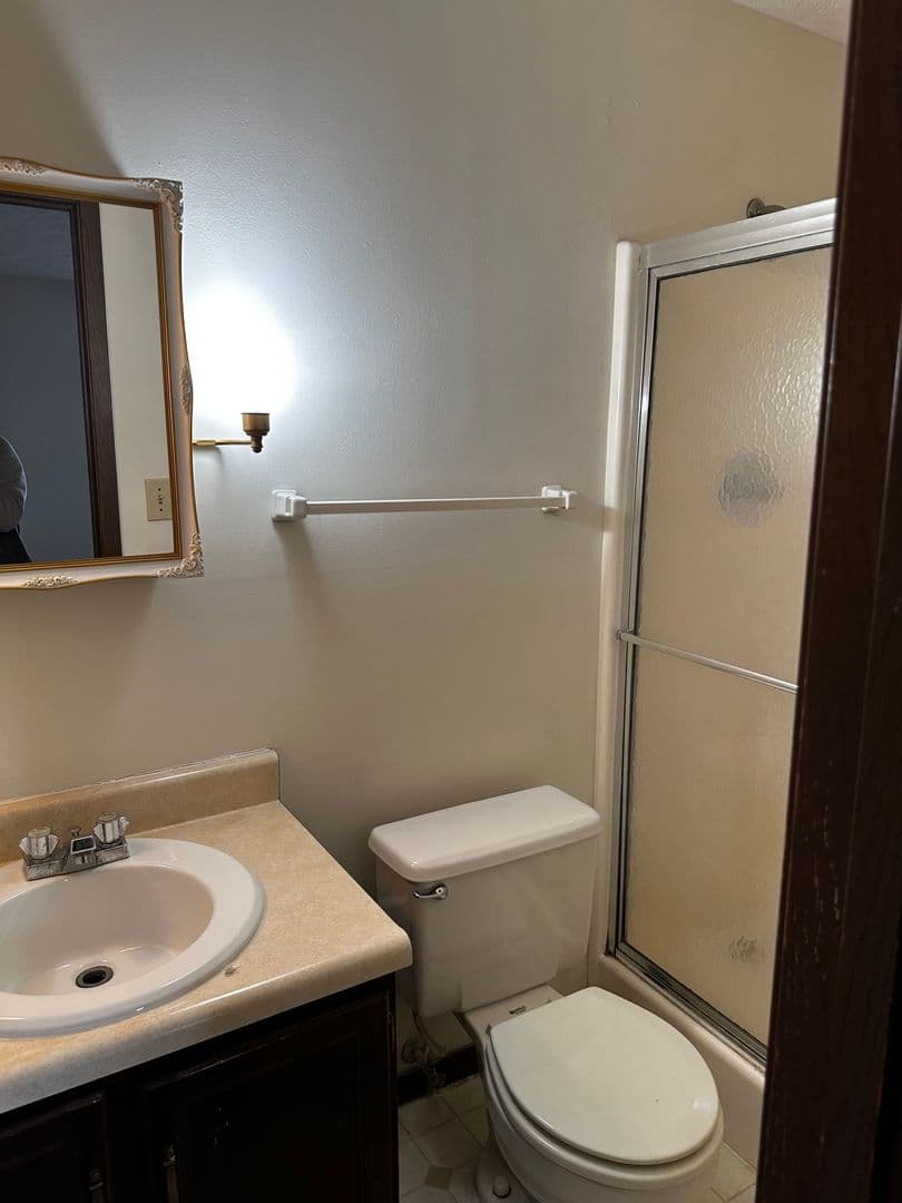 Bloomington House: 631 E Waterloo Court