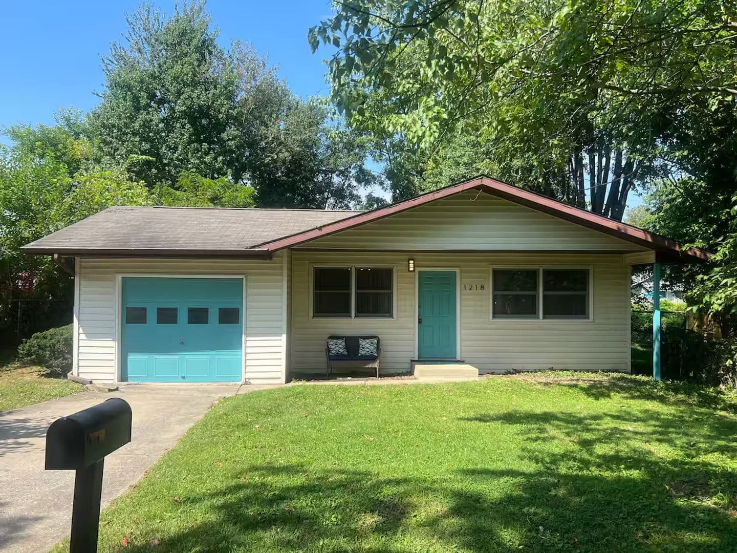 Bloomington Apartment: 401 W Clear Creek