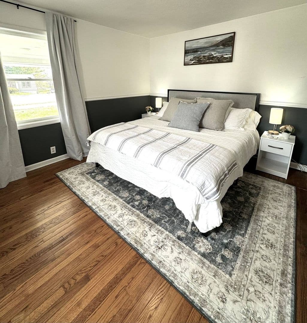 Bloomington House: 2708 S Rogers - 2708