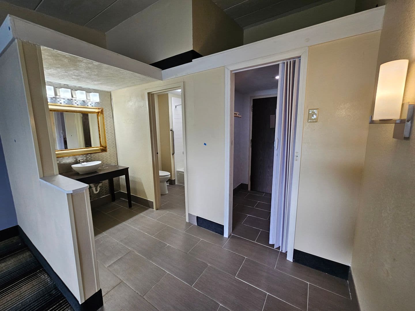 Bloomington Apartment: 1722 N Walnut St.