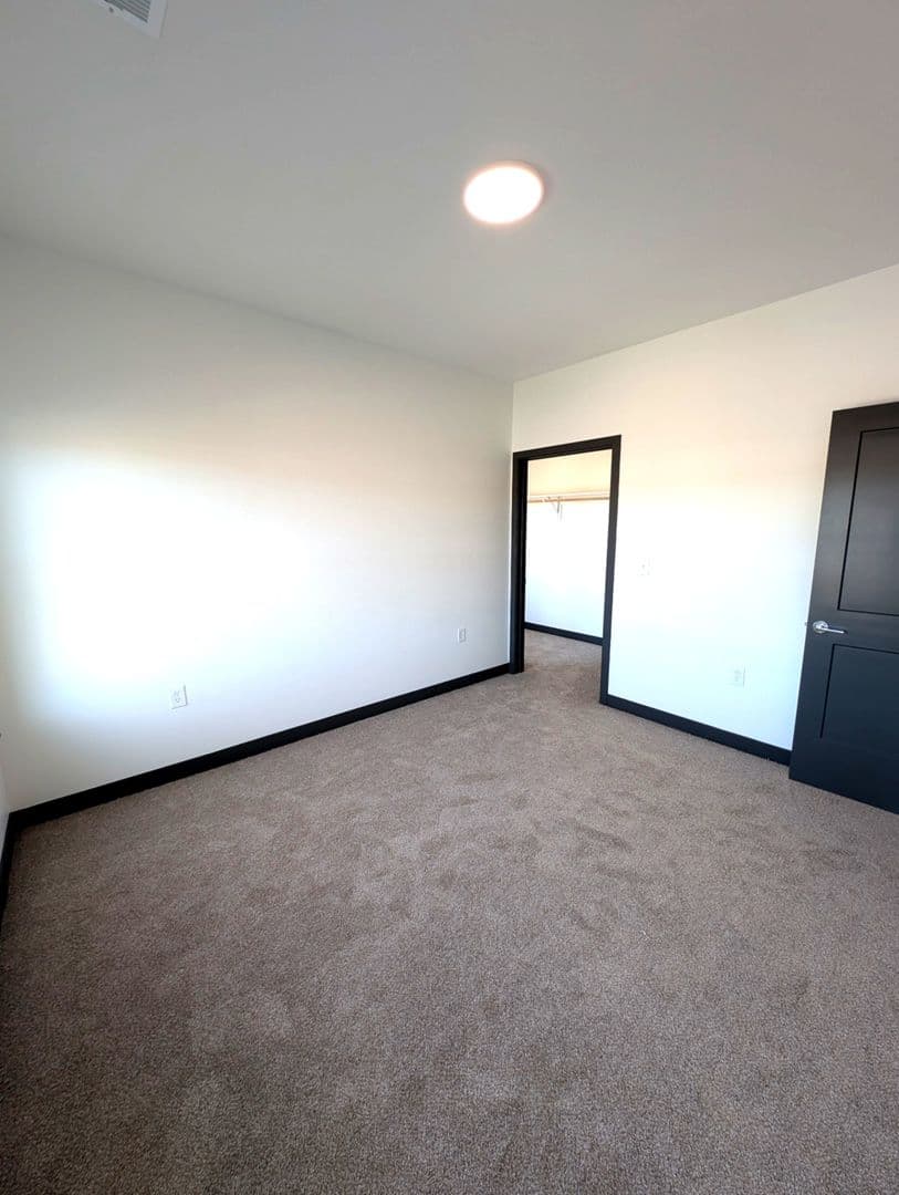Lafayette Apartment: 3210-3243 Peninsula Pointe Circle W