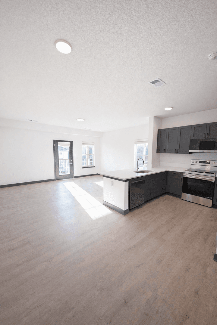 Lafayette Apartment: 3210-3243 Peninsula Pointe Circle W