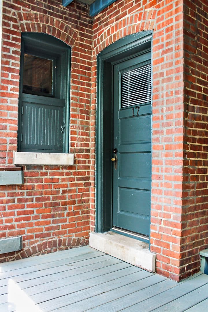 Lafayette Apartment: 18 S. 4th Street