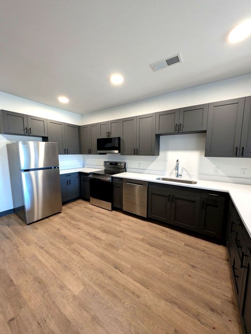 Lafayette Apartment: 3210-3243 Peninsula Pointe Circle W