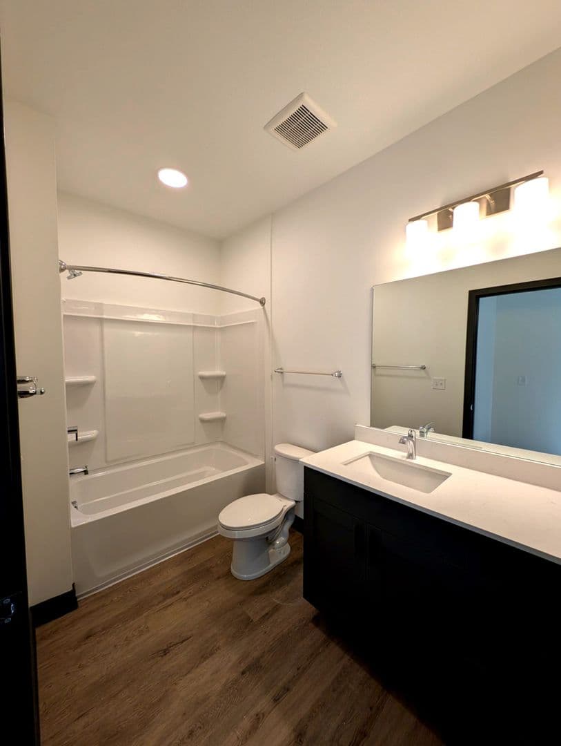 Lafayette Apartment: 3210-3243 Peninsula Pointe Circle W