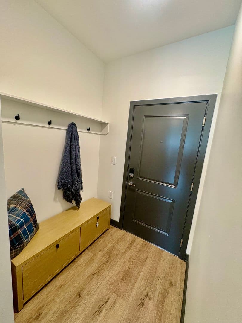 Lafayette Apartment: 3210-3243 Peninsula Pointe Circle W