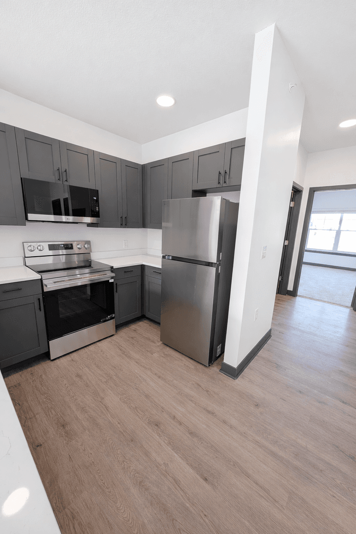 Lafayette Apartment: 3210-3243 Peninsula Pointe Circle W