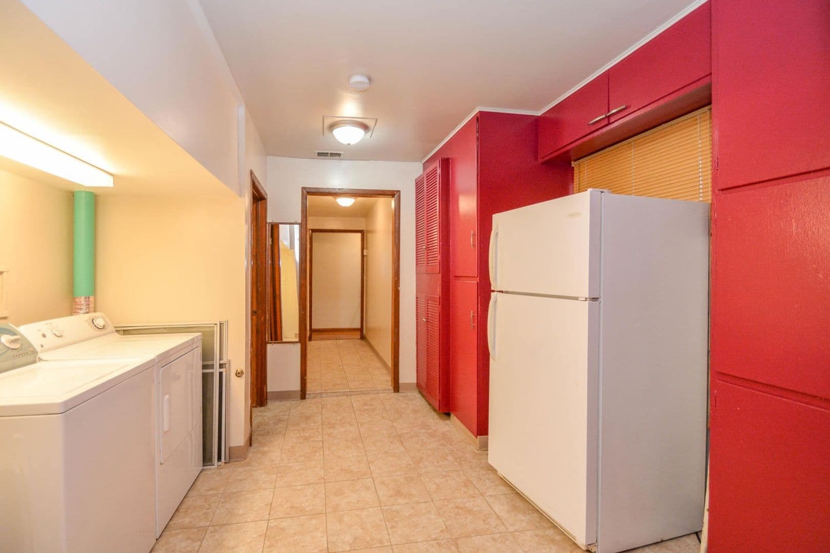 Bloomington Apartment: 404 E 20th St
