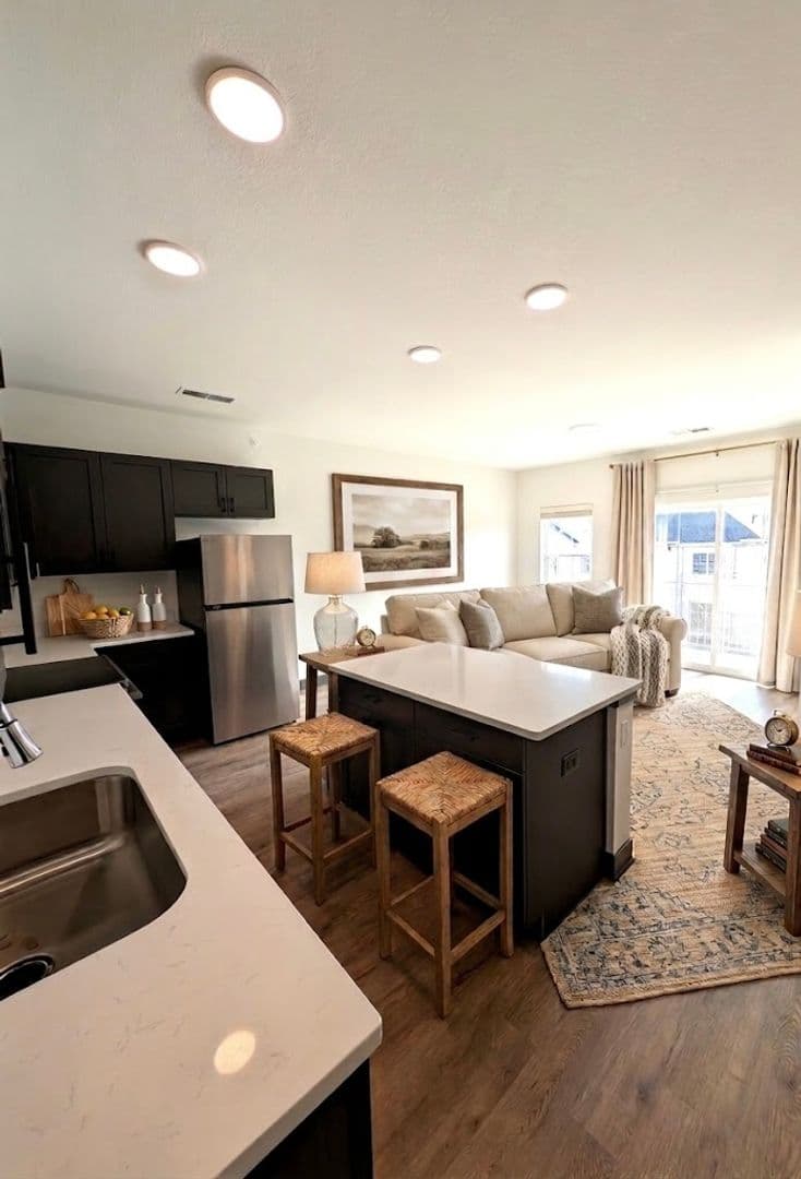 Lafayette Apartment: 3210-3243 Peninsula Pointe Circle W