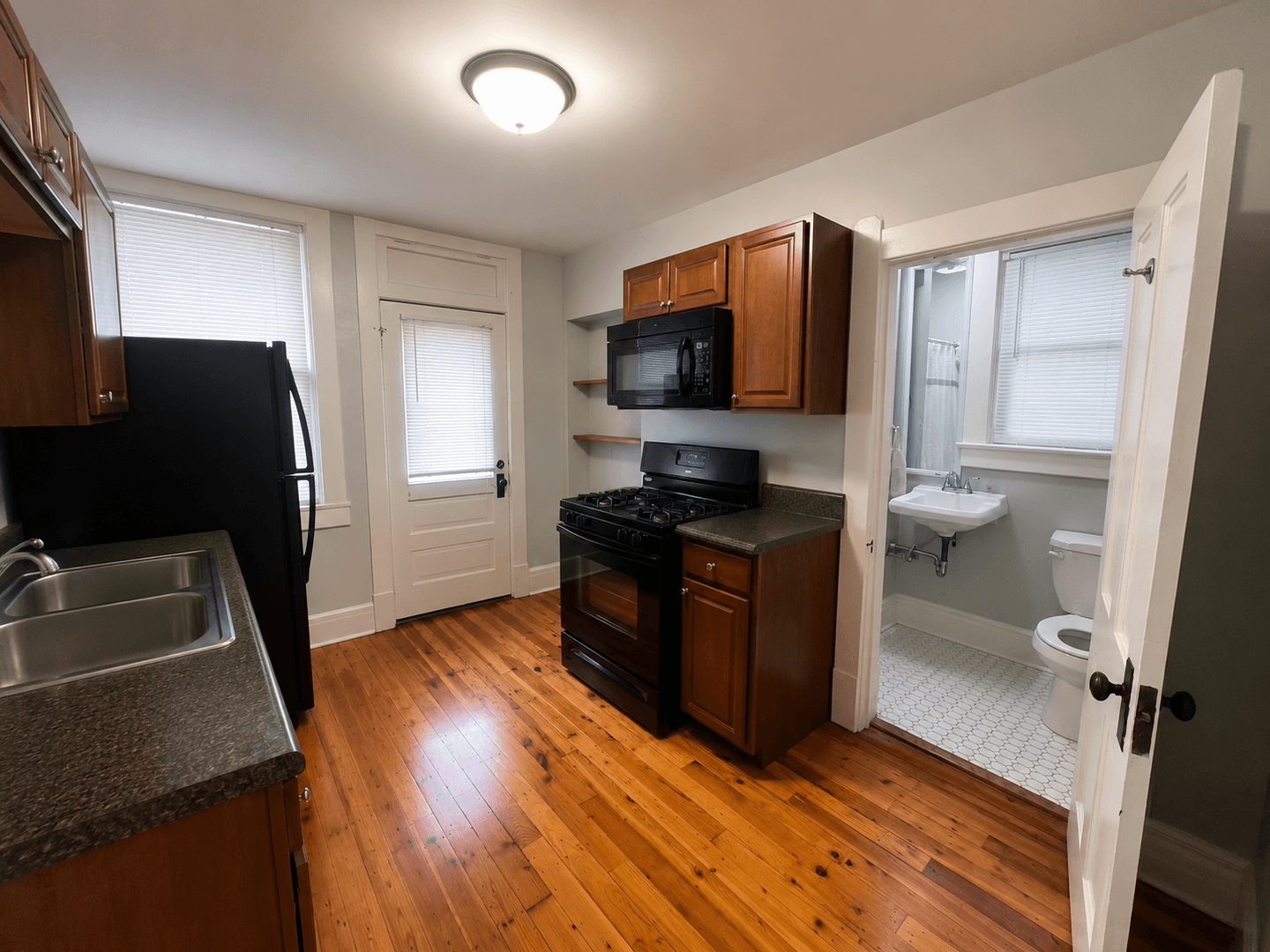 Lafayette Apartment: 320 Alabama Street