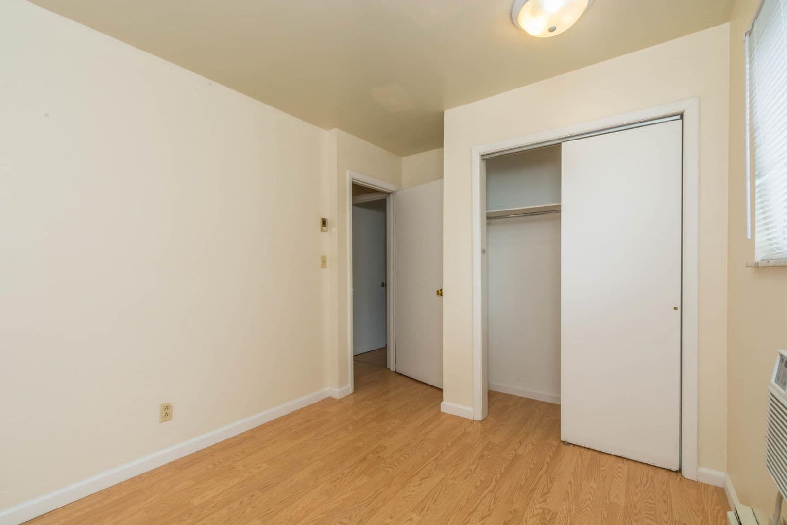 Bloomington Apartment: 413 E 8th