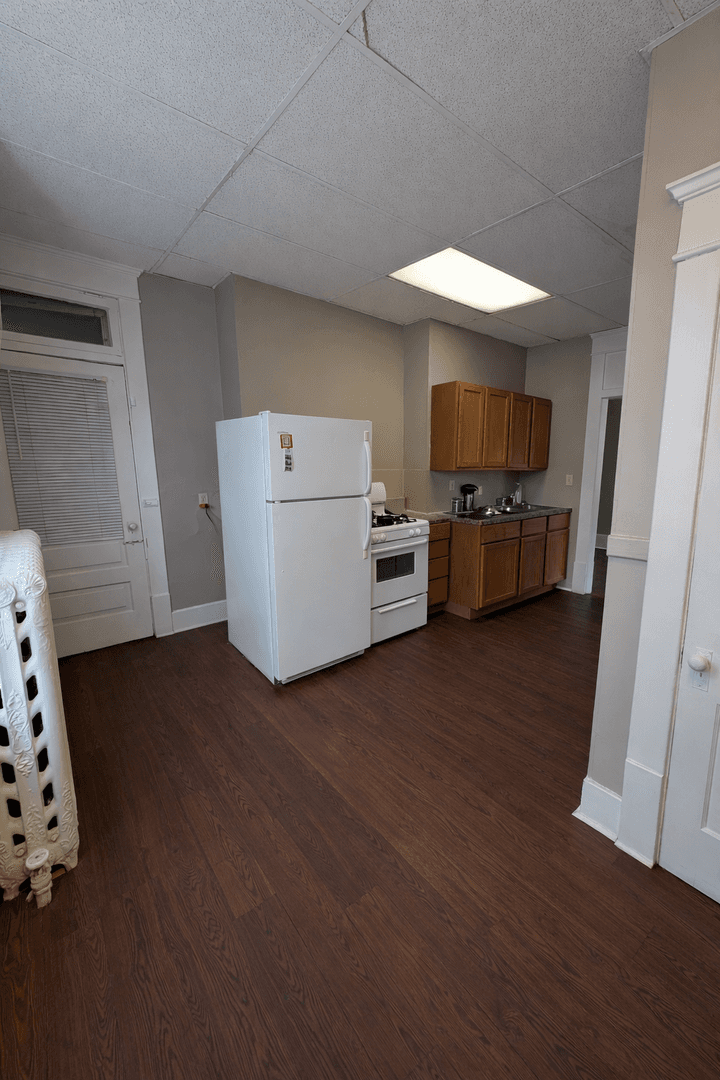 Lafayette Apartment: 704 N. 6th Street