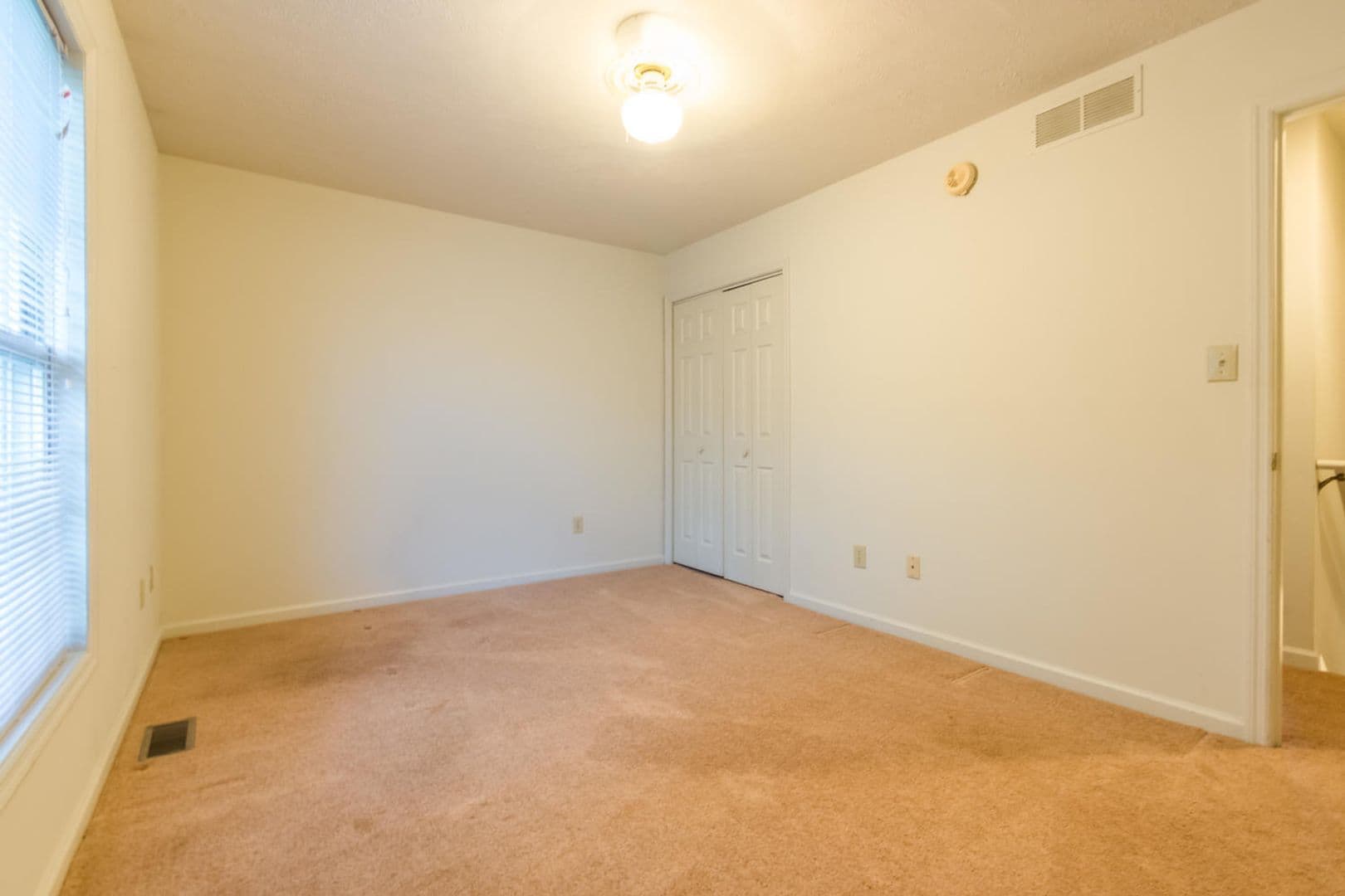 Bloomington Townhome: 730 E Sherwood Hills Dr