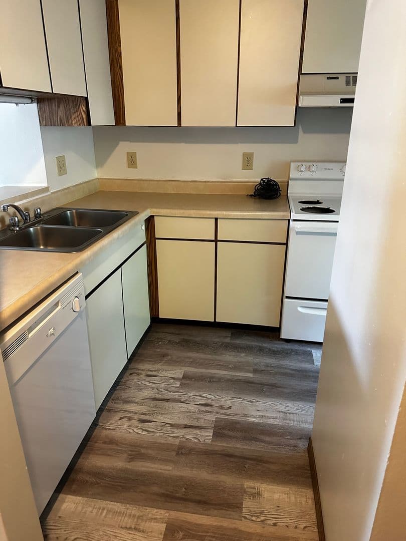 Bloomington House: 2346 S Burberry Lane