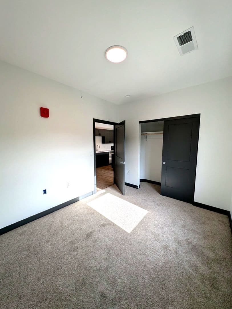 Lafayette Apartment: 3210-3243 Peninsula Pointe Circle W