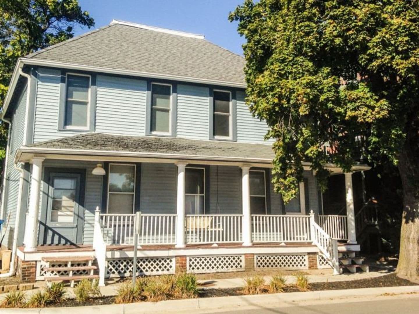 Lafayette Apartment: 320 Alabama Street