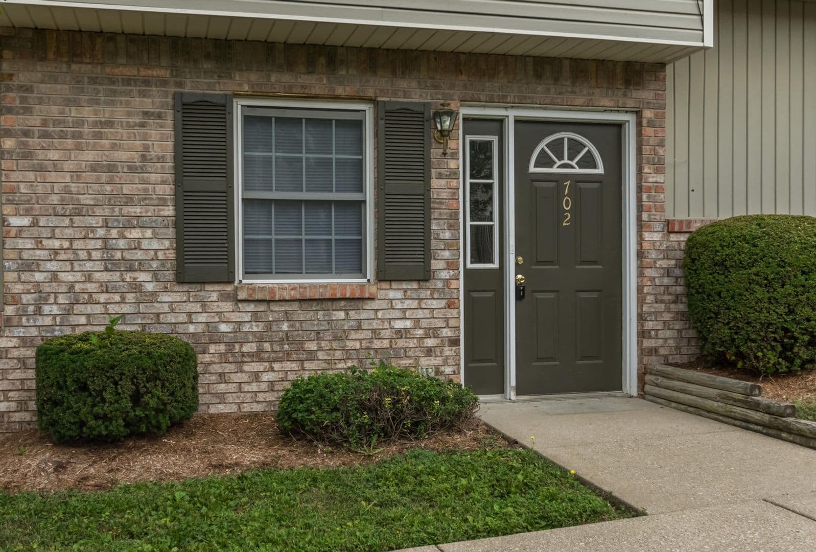 Bloomington House: 704 E Sherwood Hills Dr