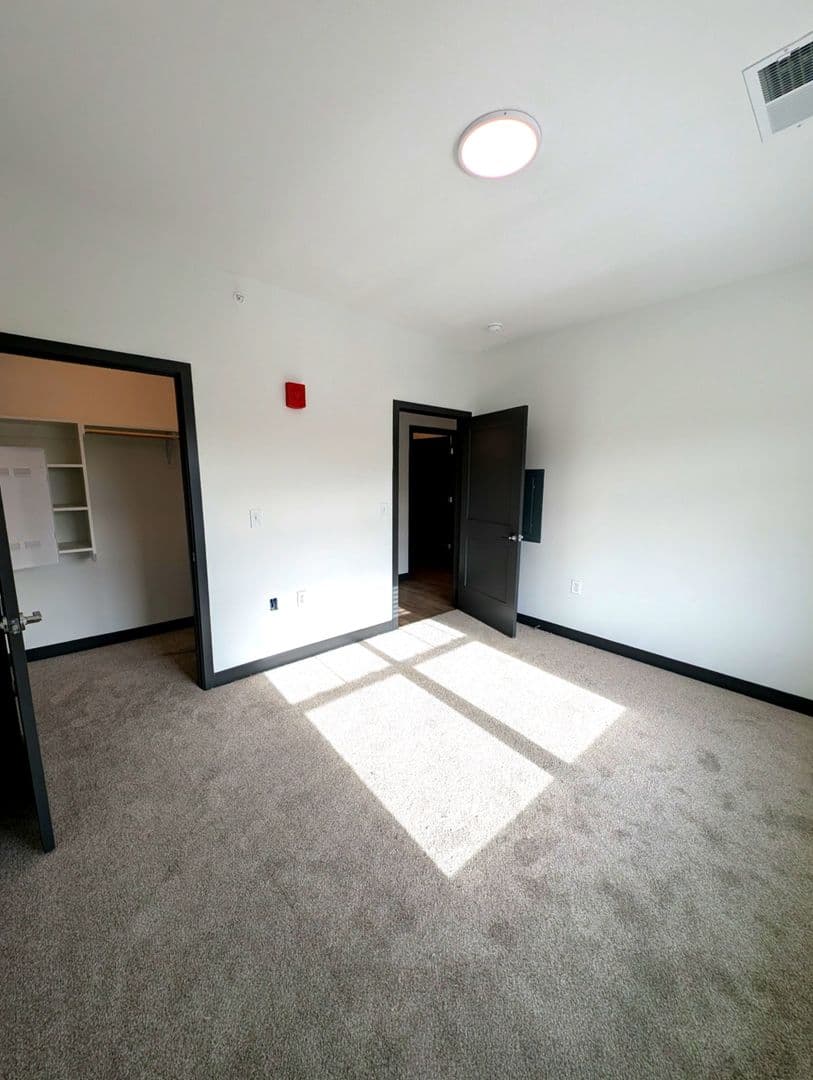 Lafayette Apartment: 3210-3243 Peninsula Pointe Circle W