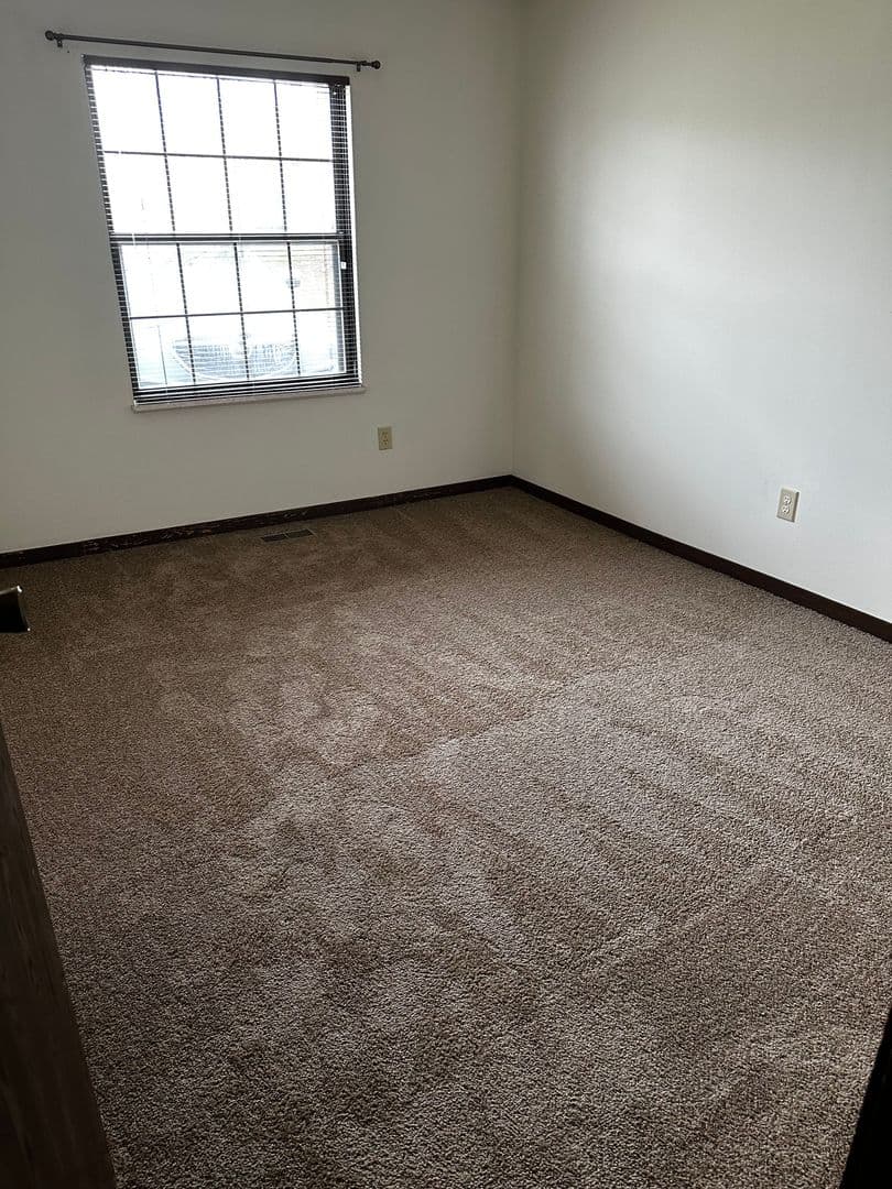 Bloomington House: 631 E Waterloo Court