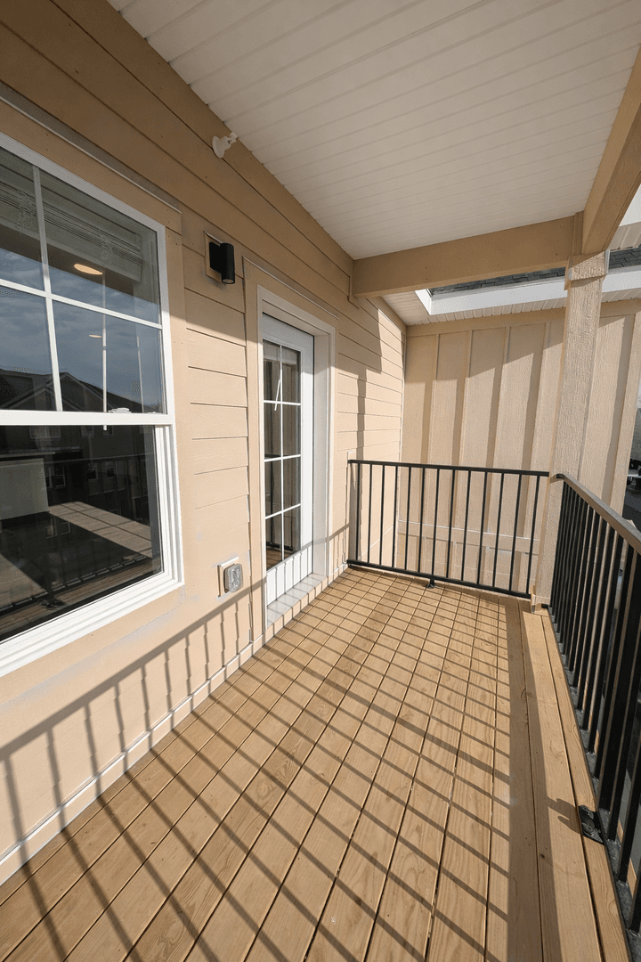 Lafayette Apartment: 3210-3243 Peninsula Pointe Circle W