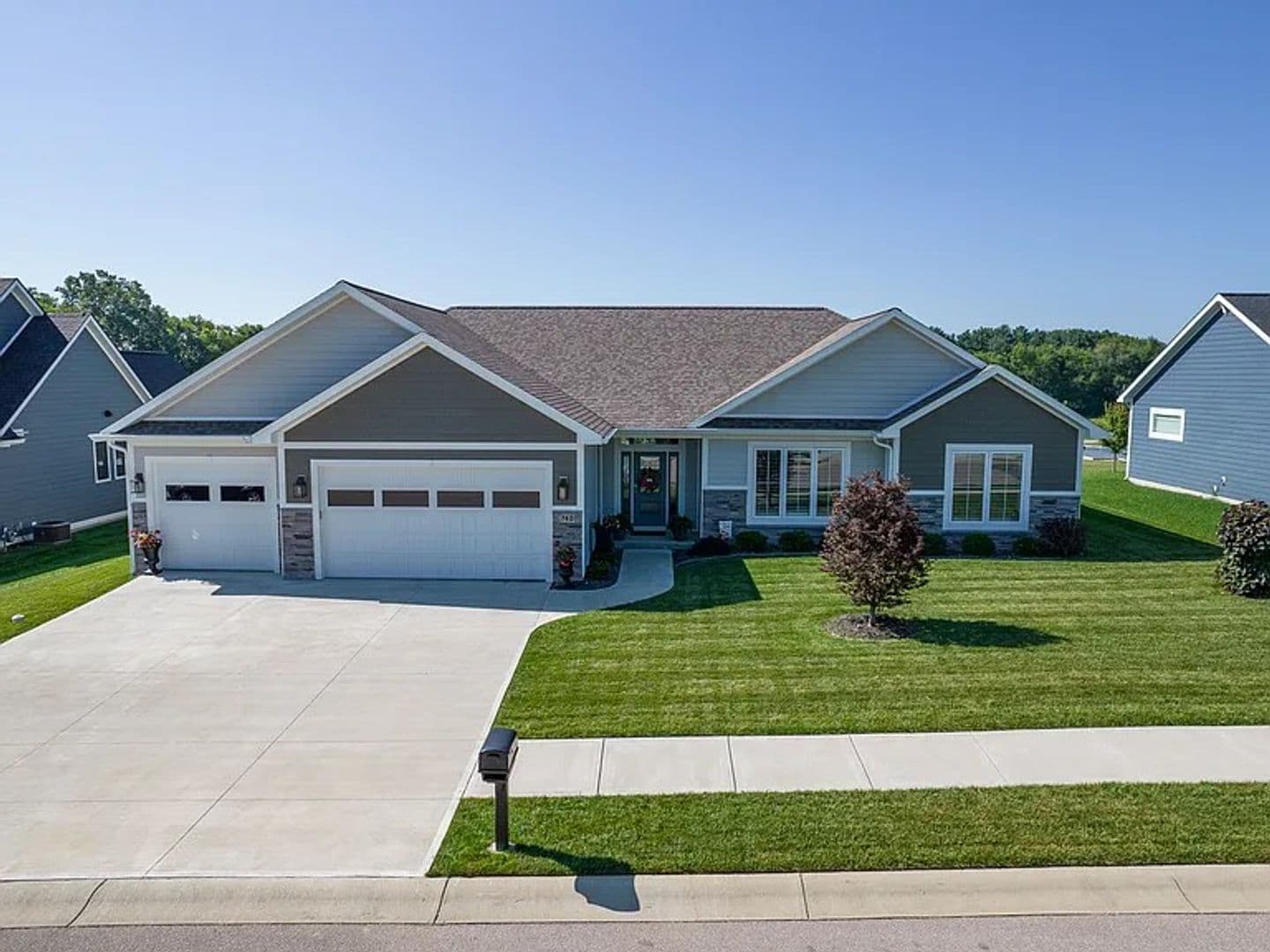 Bloomington House: 740 E Holland Drive