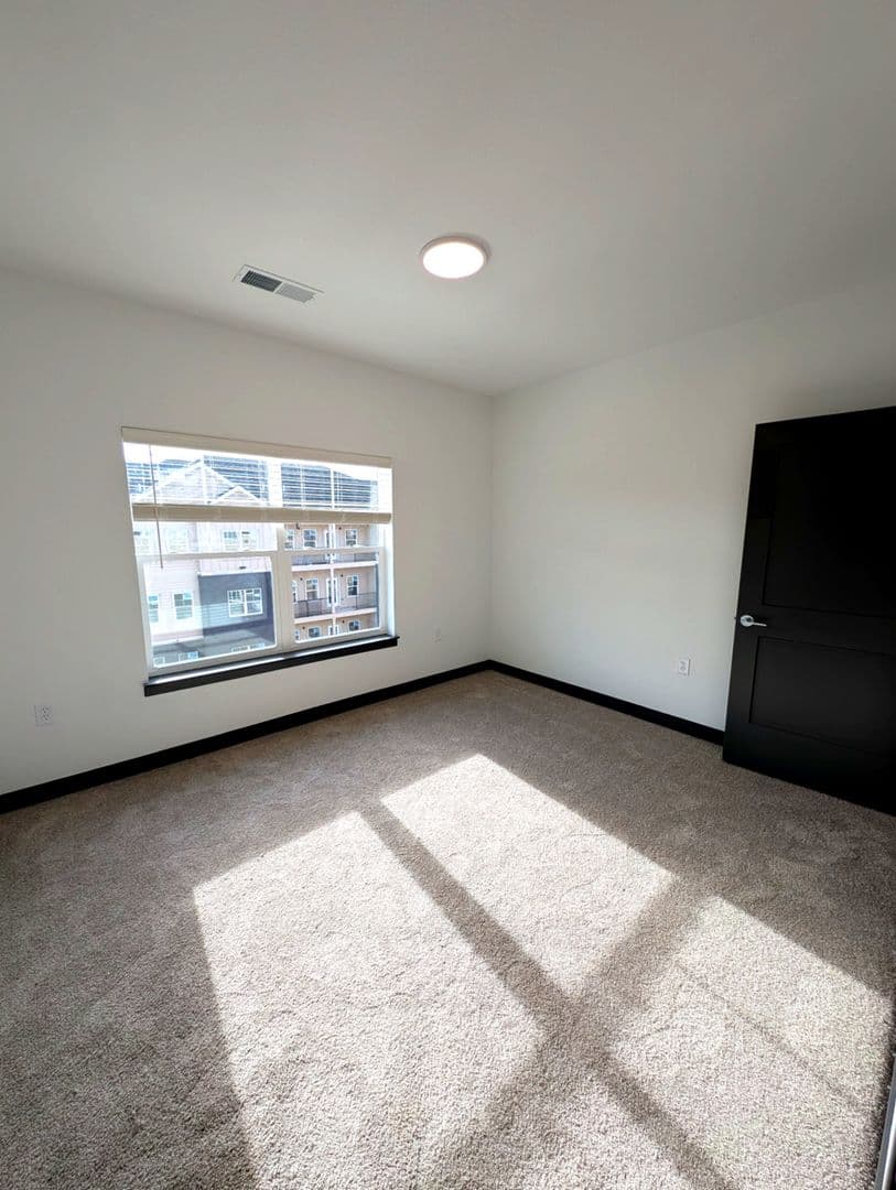 Lafayette Apartment: 3210-3243 Peninsula Pointe Circle W