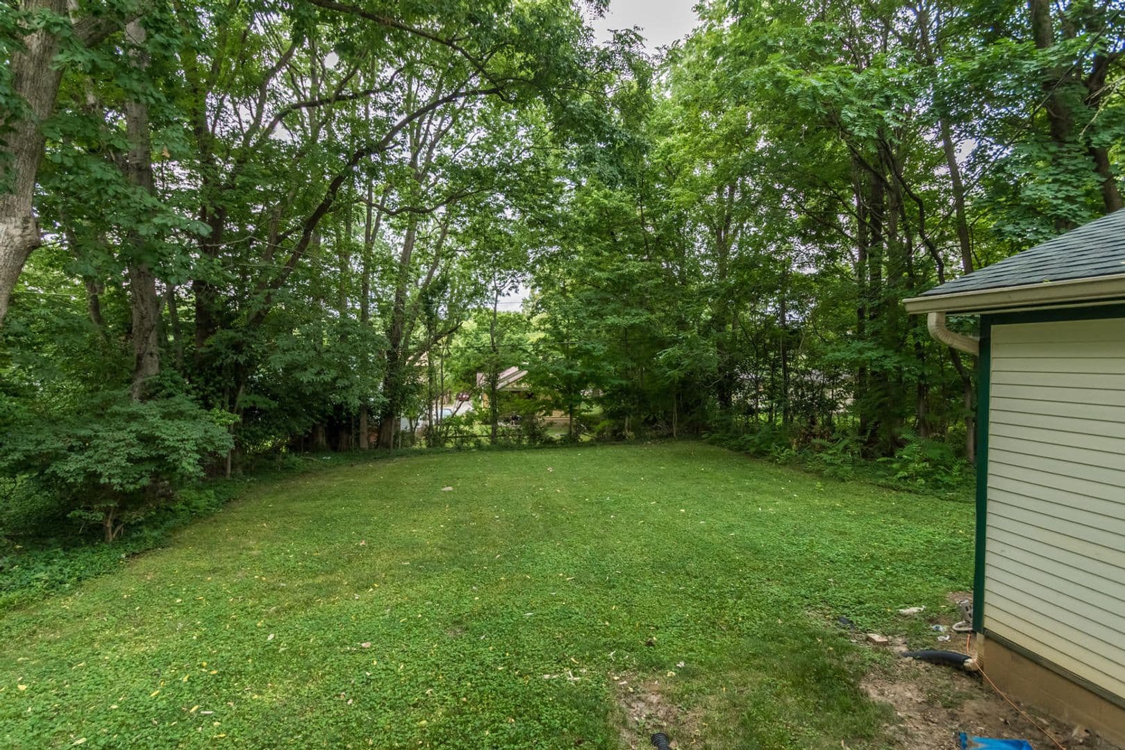 Bloomington House: 434 E 2nd St