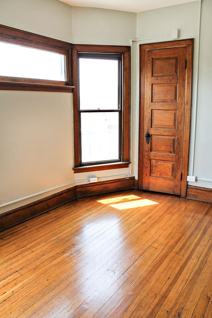 Lafayette Apartment: 18 S. 4th Street