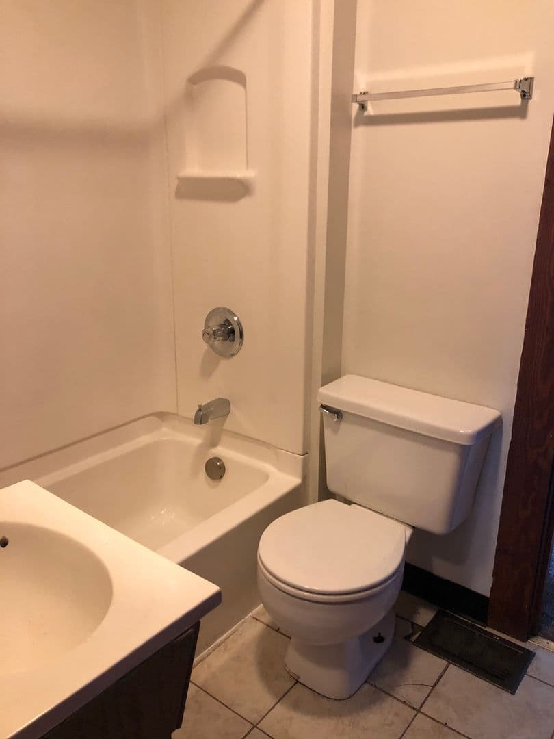 Bloomington House: 414 E Hillside Drive
