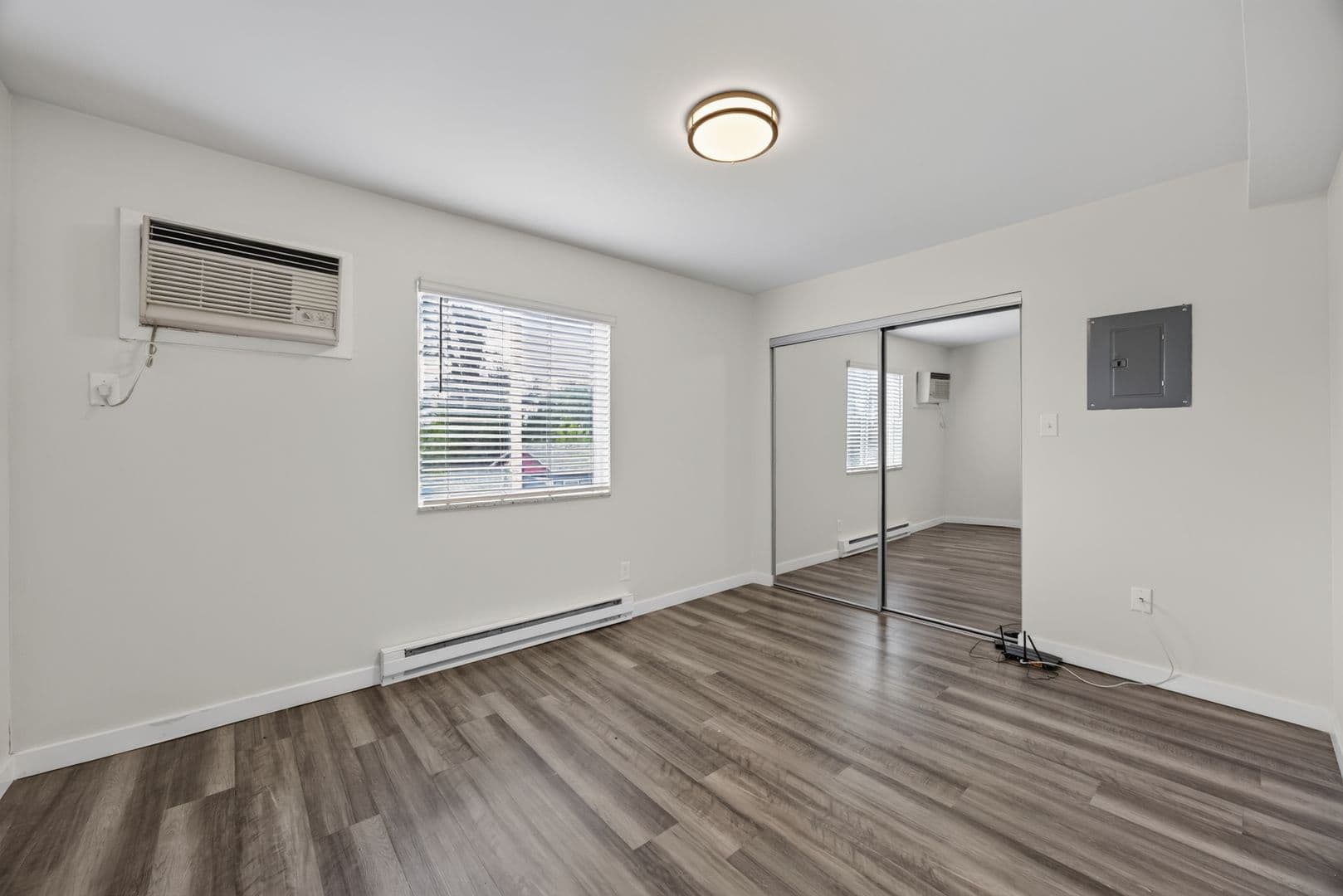 Bloomington Apartment: 519-523 N Lincoln St