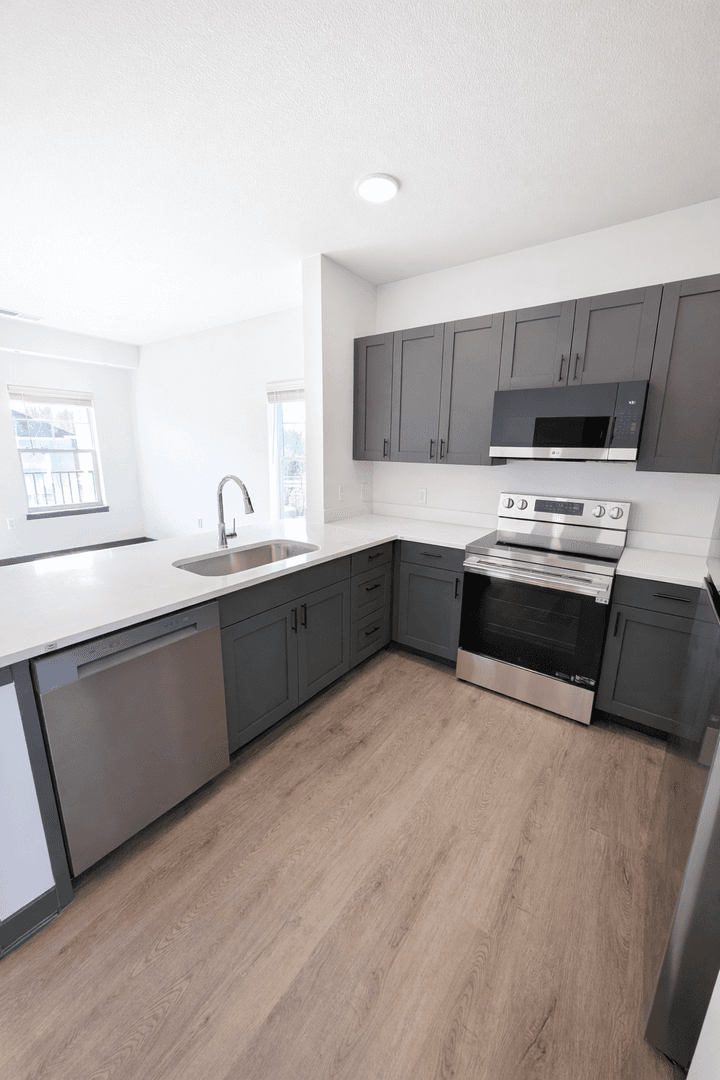 Lafayette Apartment: 3210-3243 Peninsula Pointe Circle W