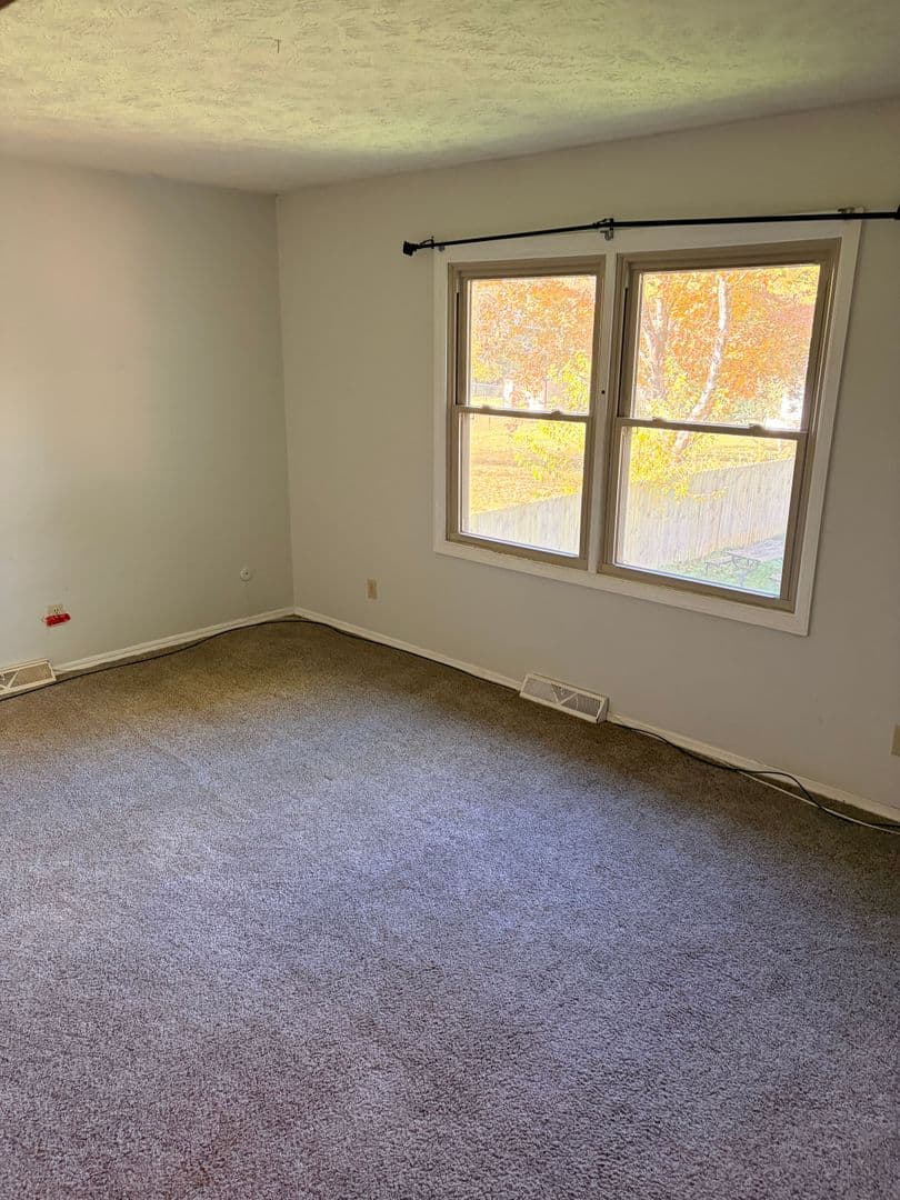Bloomington House: 3431 Stoneycrest Rd
