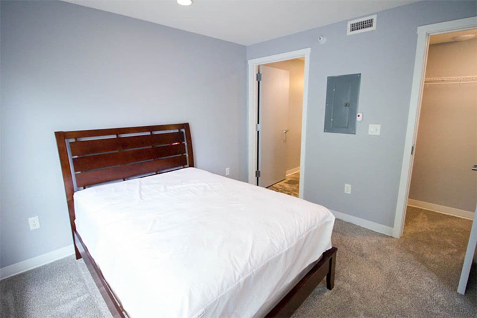 Bloomington Apartment: 604 N. Smith Road