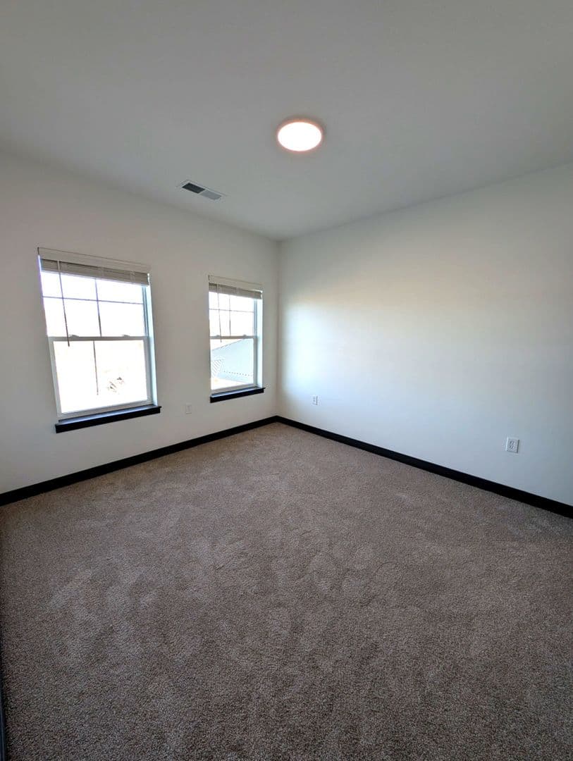 Lafayette Apartment: 3210-3243 Peninsula Pointe Circle W