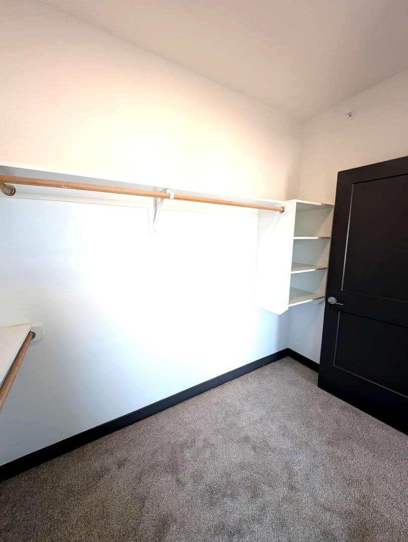 Lafayette Apartment: 3210-3243 Peninsula Pointe Circle W