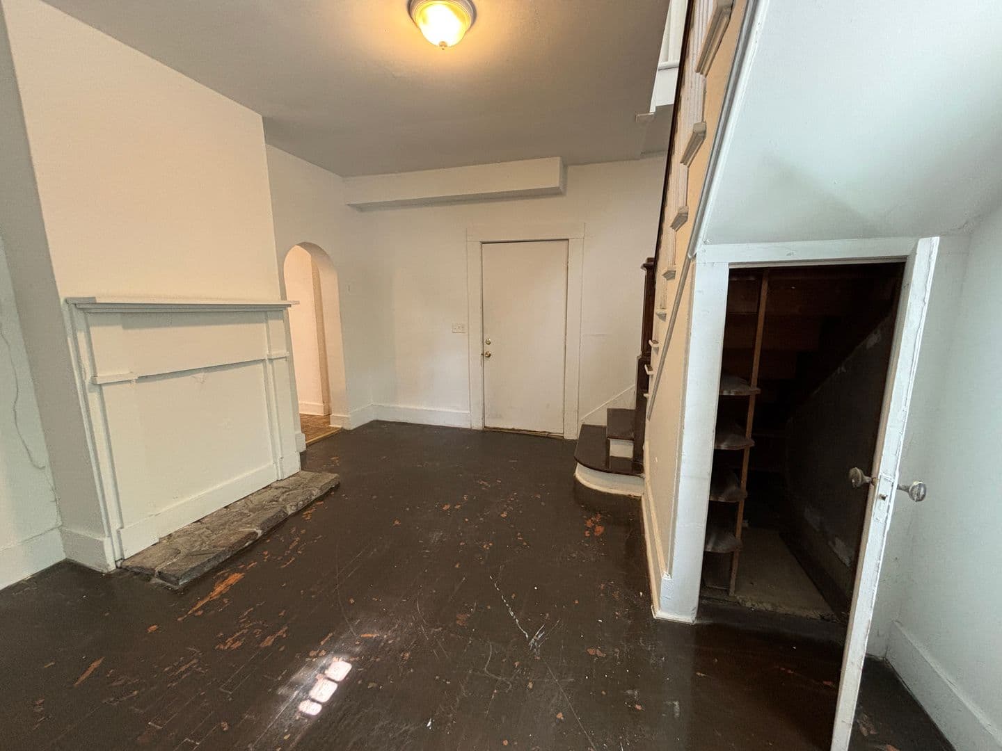 Blacksburg Apartment: 208 Wharton St.