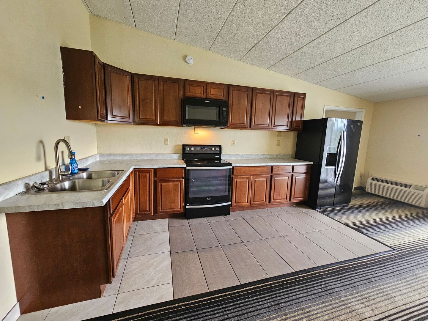 Bloomington Apartment: 1722 N Walnut St.